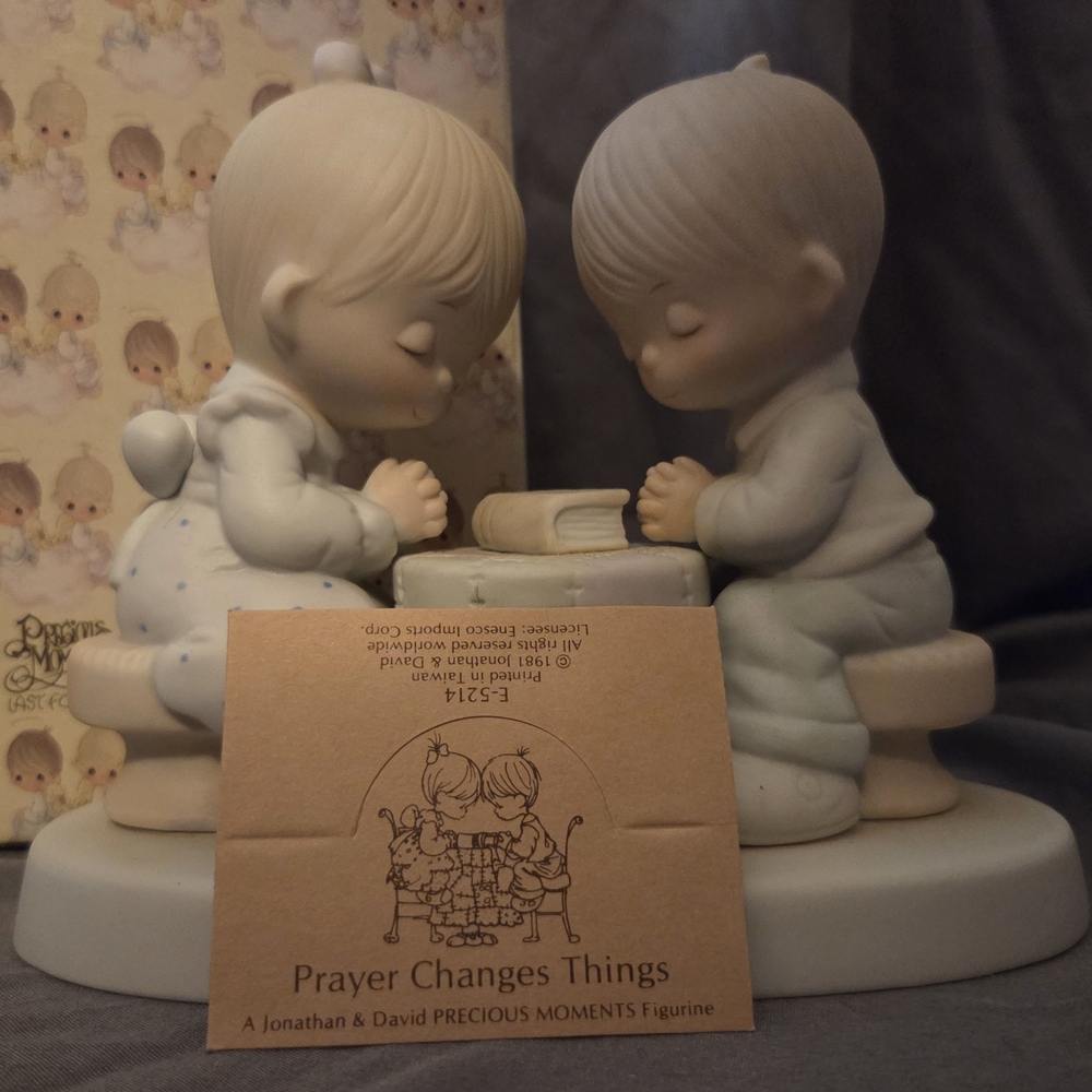Precious Moments Prayer Changes Things Figurine - White and Cream